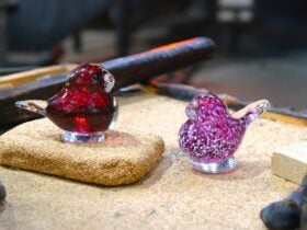 Two glass birds in the Hotshop