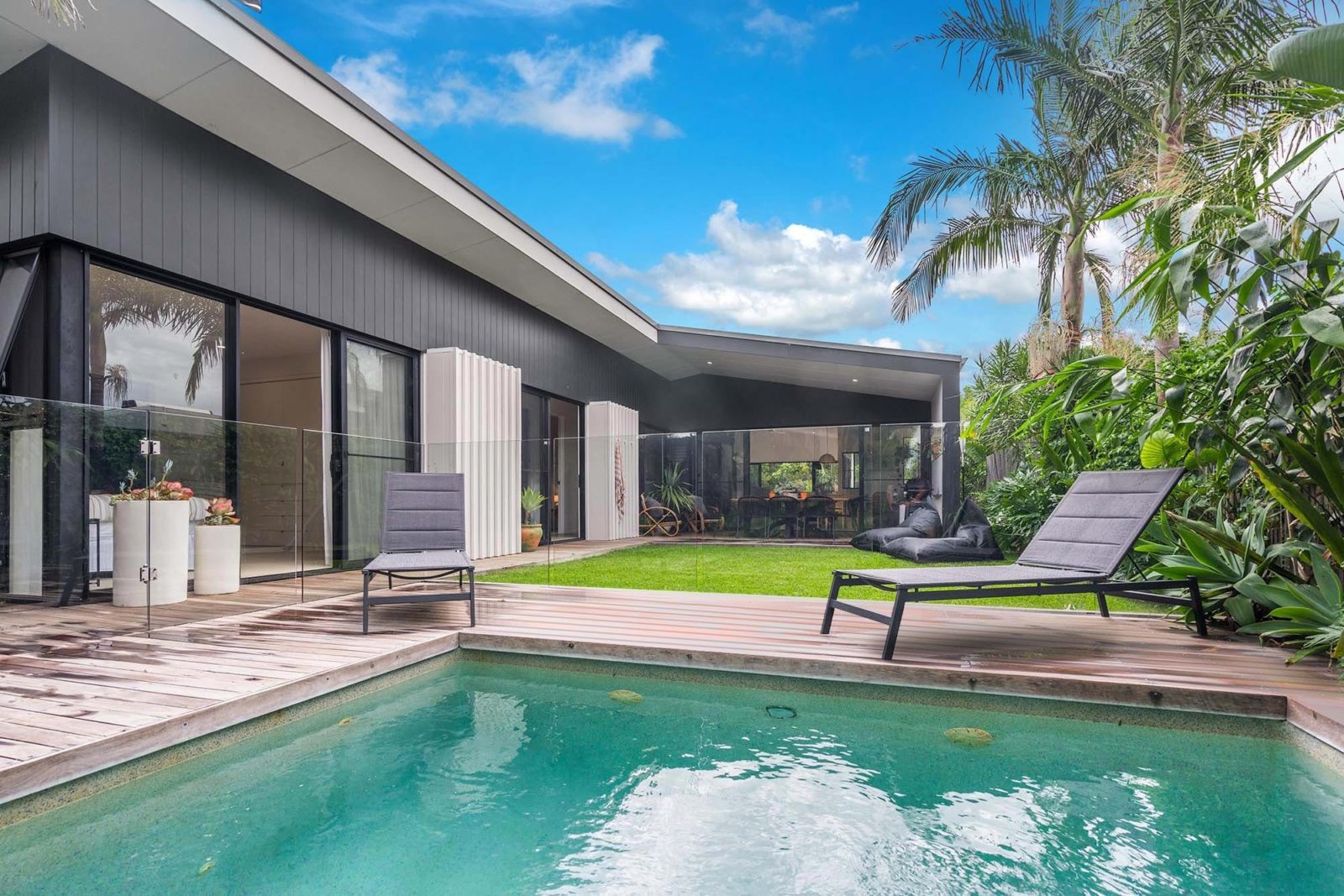 Melaleuca - Byron Bay - Pool Flow to Backyard