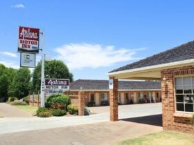 Golden Chain Aalana Motor Inn