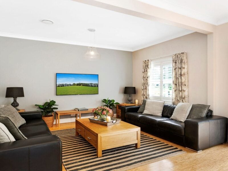 Air Conditioning, Smart TV, Wi-Fi