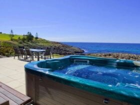 Near Shops, Outdoor Shower, Outdoor Spa, Pets welcome with Surcharge, Views - water, Waterfro