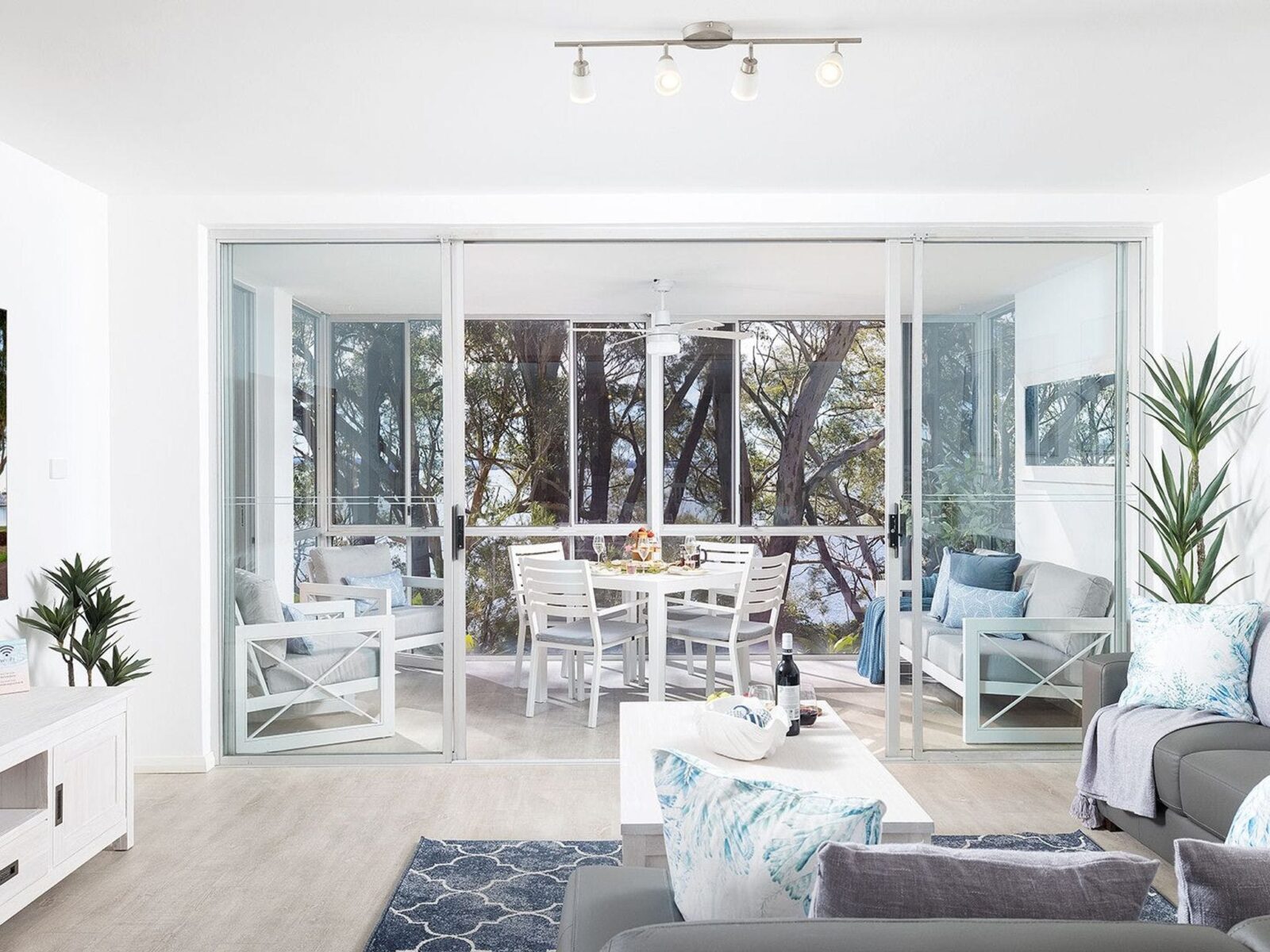 Da3d7b3f 8e9e 0cb4 126d 9efe4f257cf5 R2cn1fa