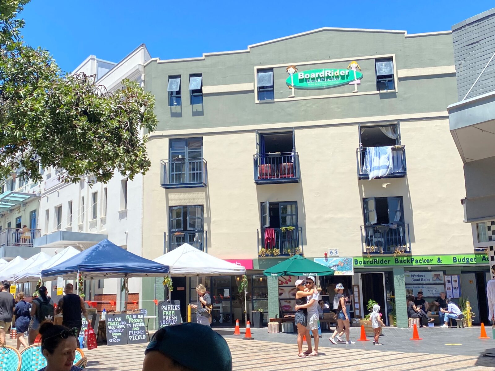 Market Lane entrance to Boardrider Backpacker & Budget Motel