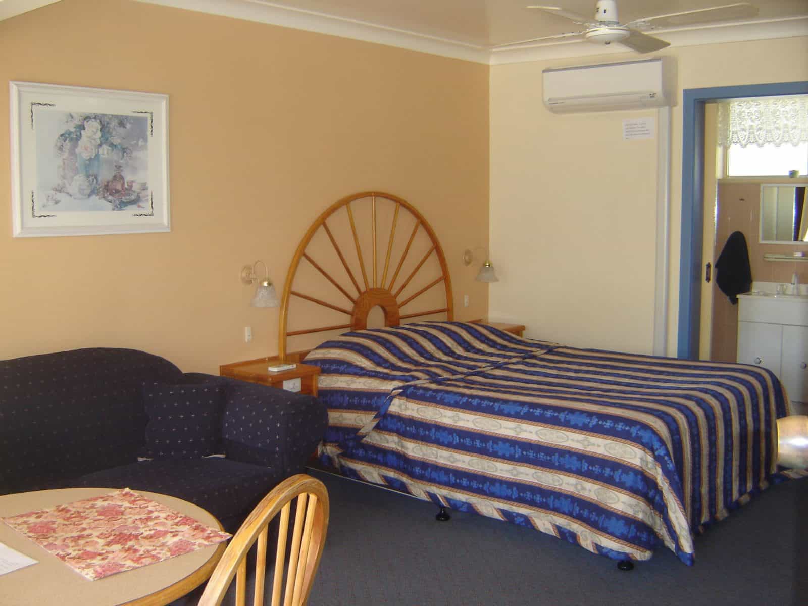 Colonial Palms Motel