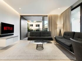 Living room with plush sofas, Netflix screen, and cozy ambiance.