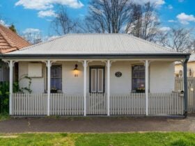 Front of cottage with fence