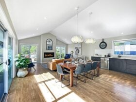 Figtree Retreat loungeroom and fireplace