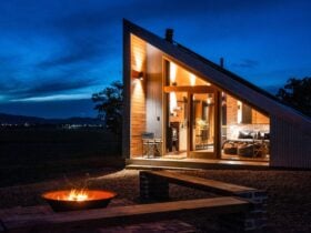 Gawthorne's Hut in Mudgee's night sky