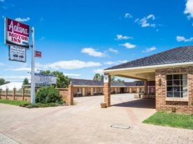 Aalana Motor Inn