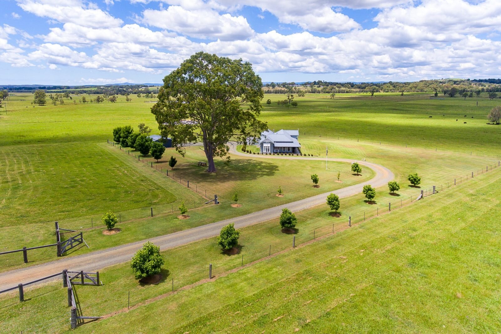Kinsale Cottage - Entrance Driveway