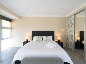 Suite 1 - King bed with large space around