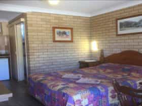 Lakefront Motel
