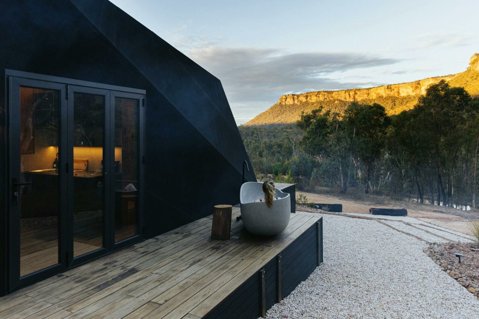 Ligo - With outdoor bath and escarpment views.