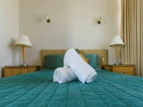 Lochinvar Hotel Motel bedroom