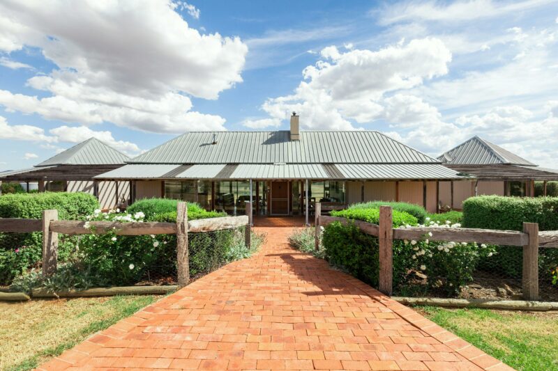 Fully self-contained with separate bedroom cottage