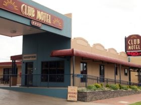 Front of the Club Motel showing driveway and reception