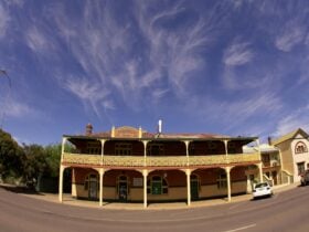 Shamrock Hotel/Motel