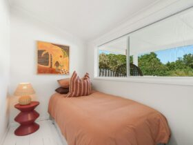 bedroom single bed
