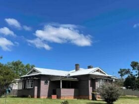 Front exterior of The Brown House Tenterfield