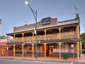 The Crown Hotel Motel