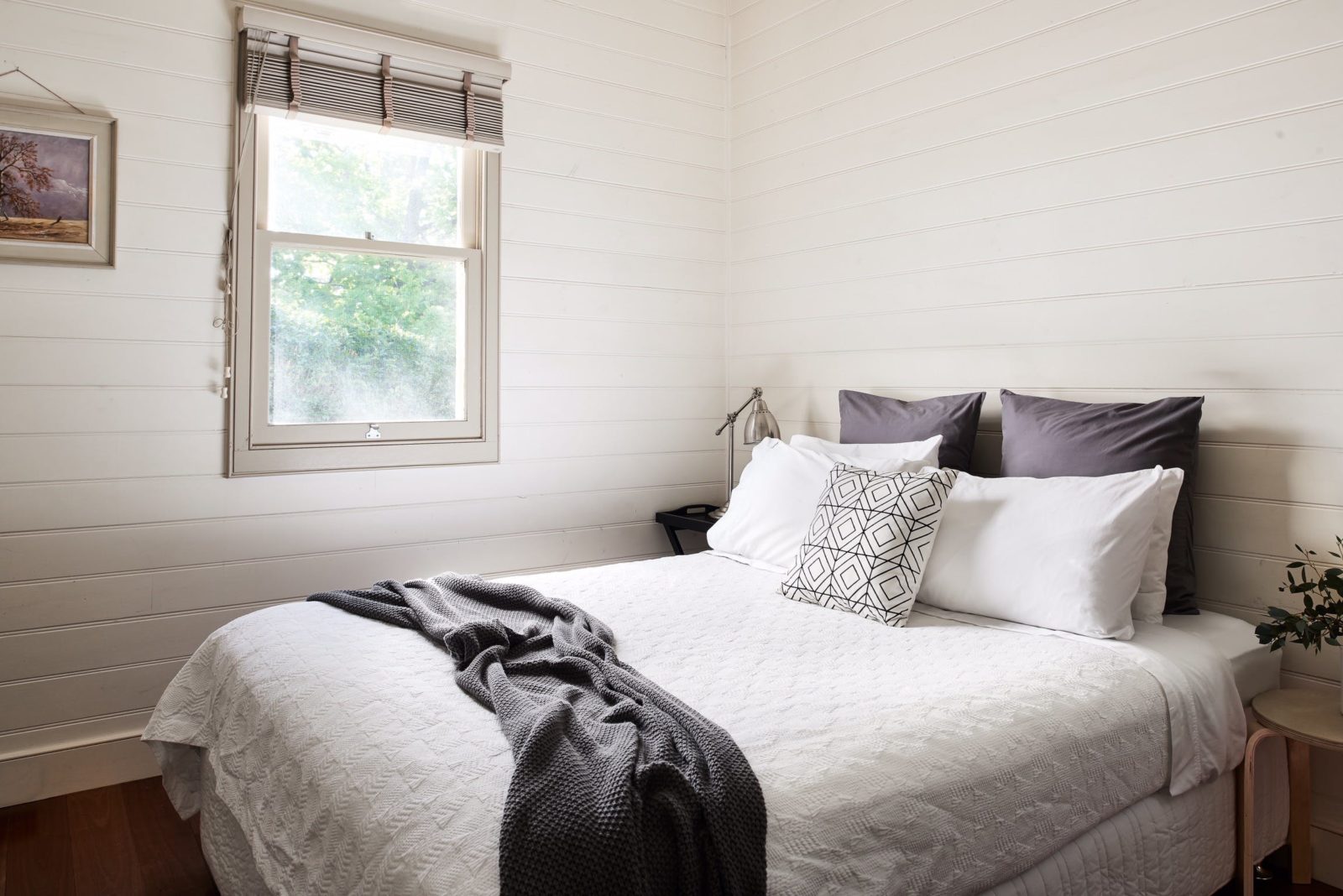 Bedroom, queen bed