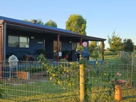 Front view The Wattle Lodge