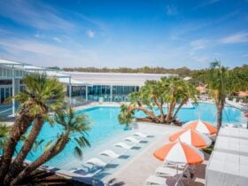 Palm Springs - style resort Mildura