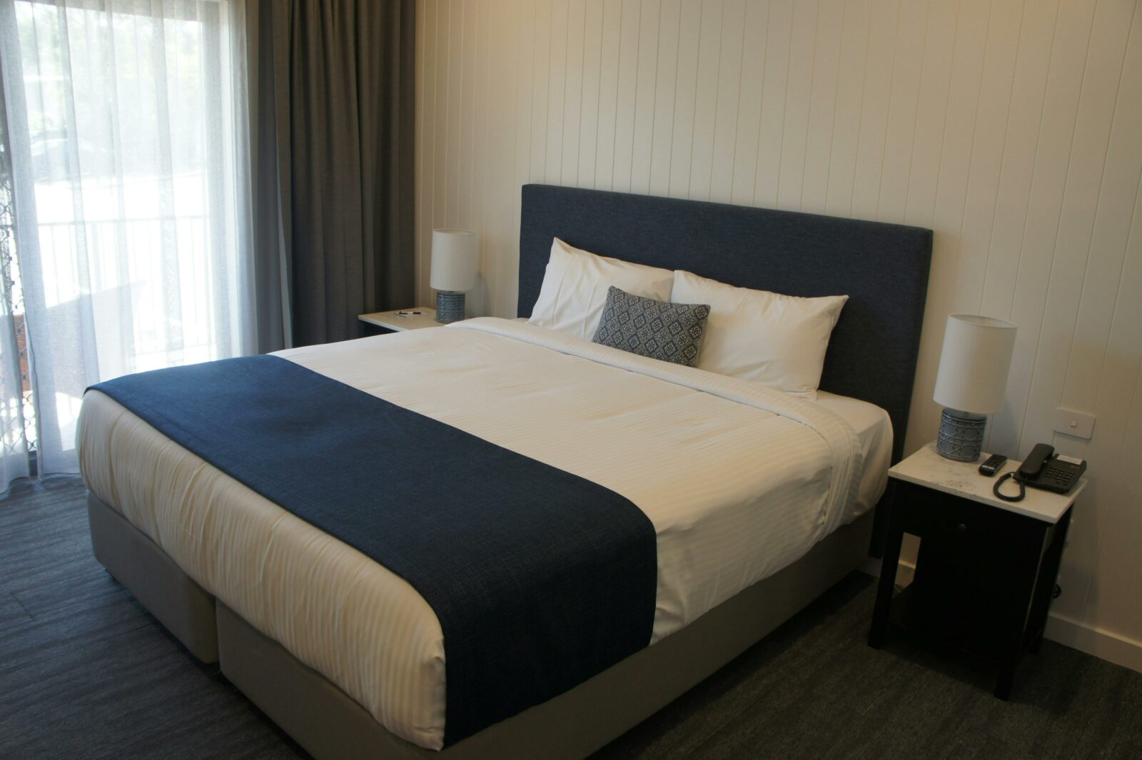 Newly renovated, brand new King size beds, 55" Smart TV