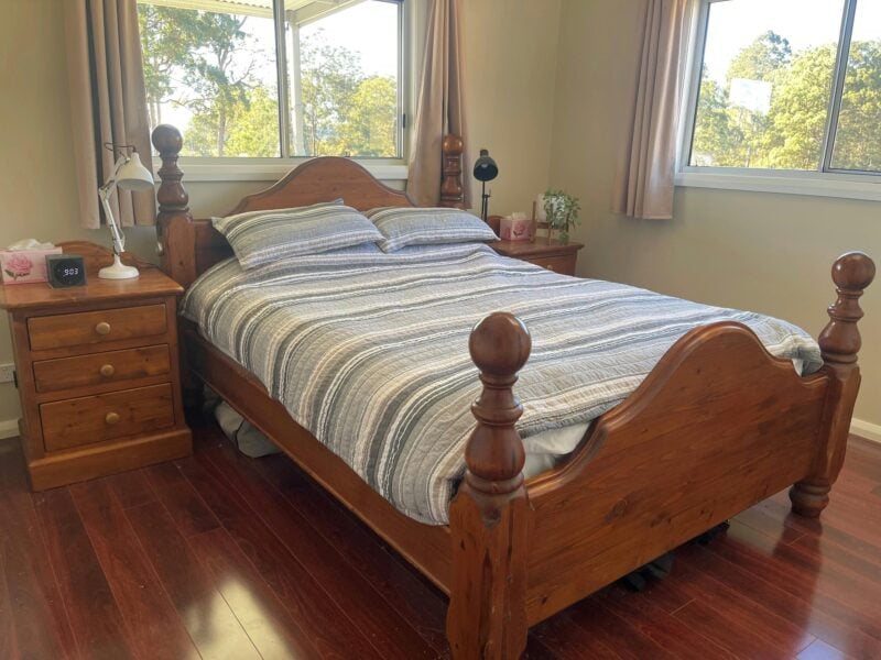 Yeoman Farm Stay Master Bedroom Queen Bed
