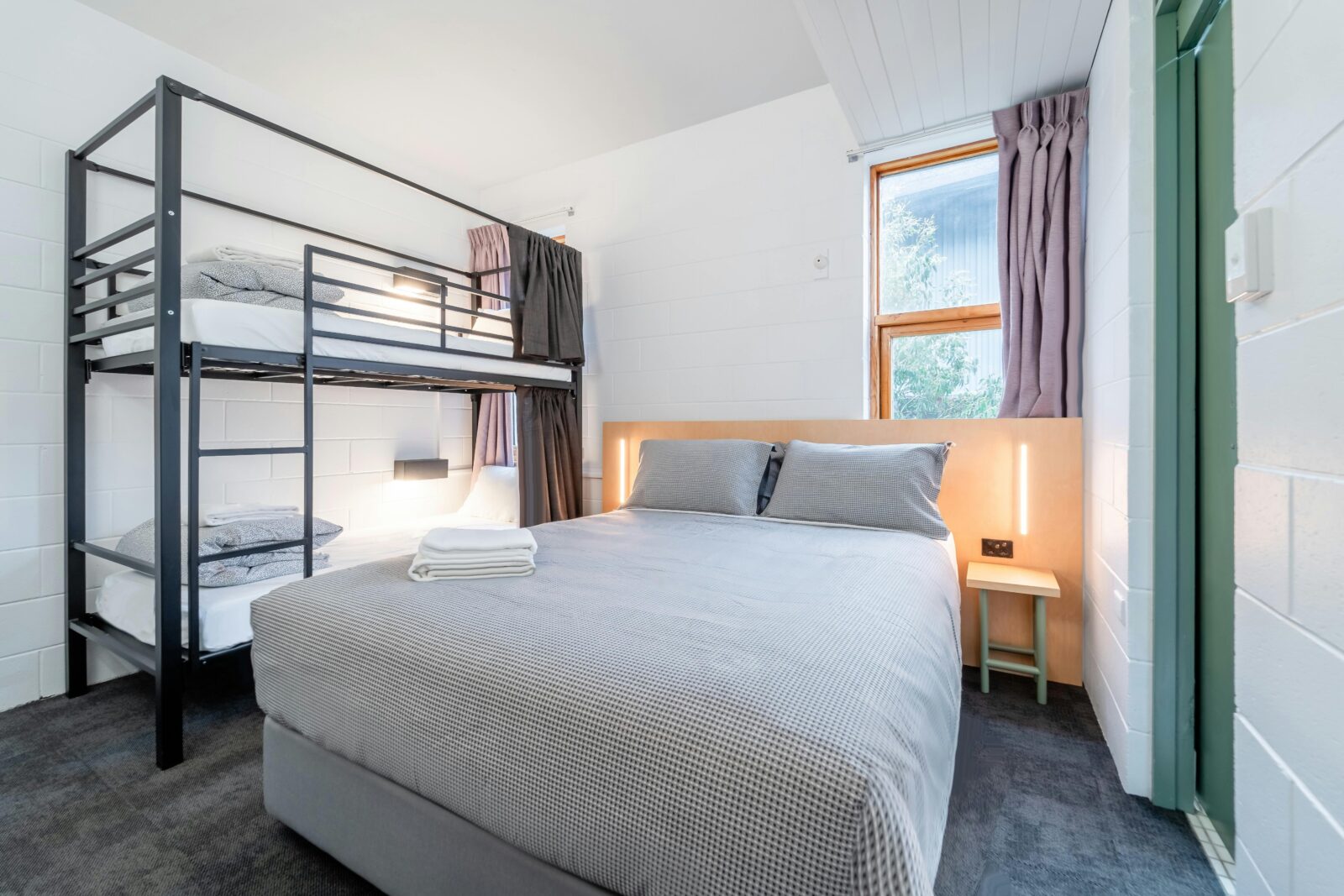 Queen +2 with ensuite
