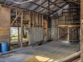 Capertee Woolshed ruins