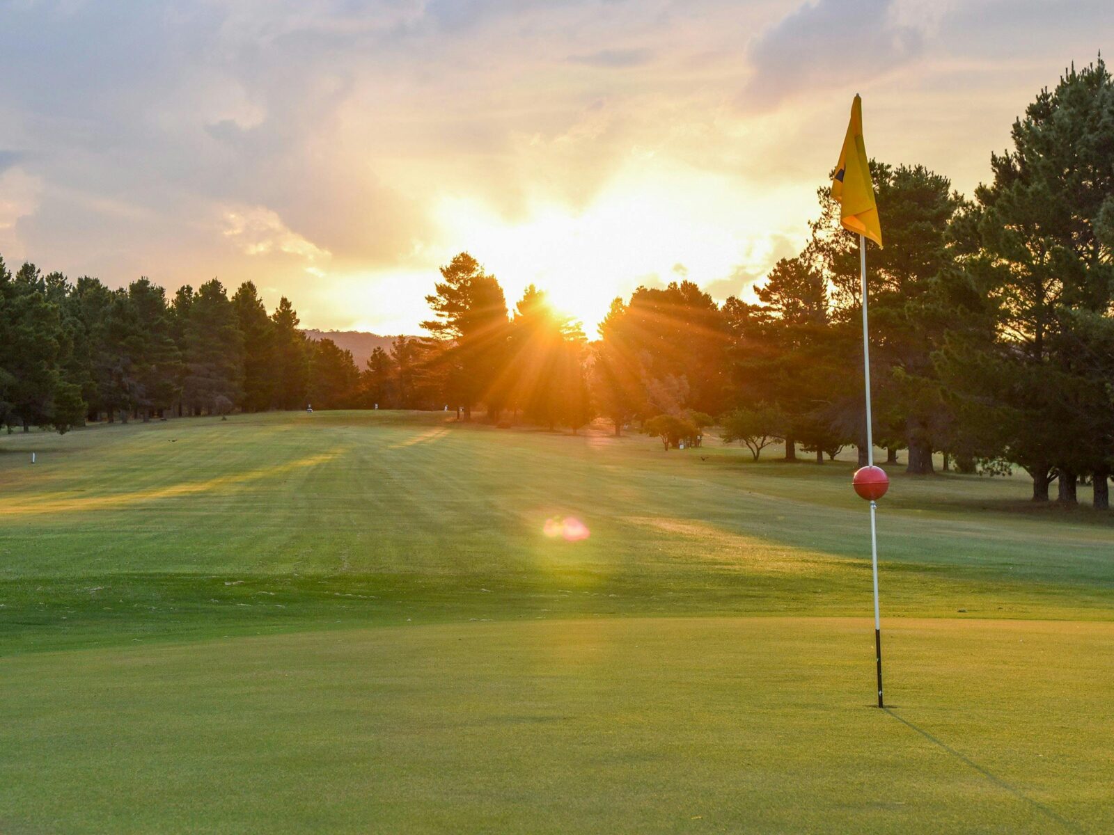 golf-club-snowy-mountains-sunset-berridale-recreation-sports