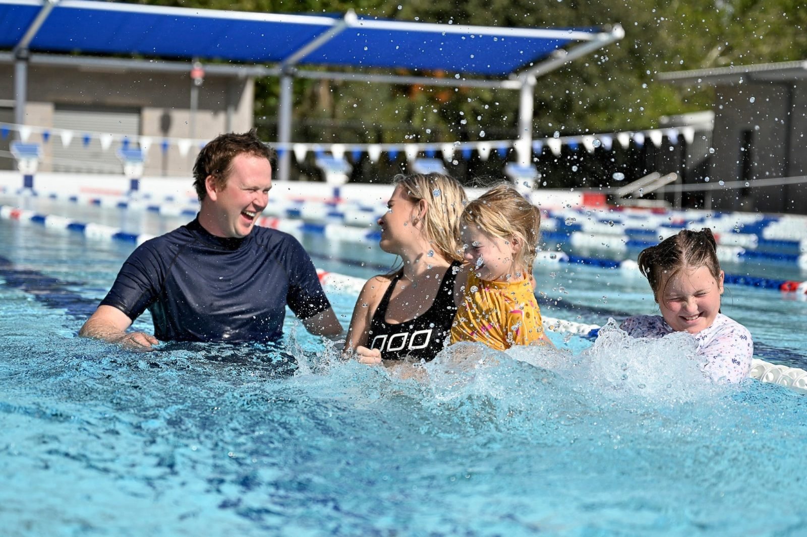 50m pool family playing