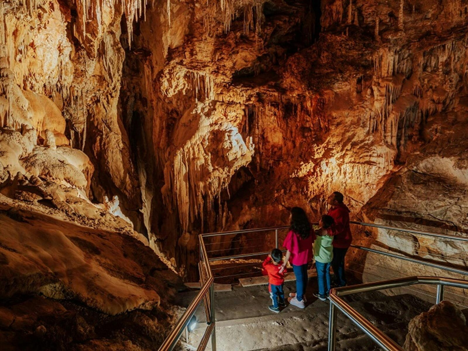 Visitors take in the textured walls of Fig Tree Cave. Credit: Remy Brand/DPE © Remy Brand