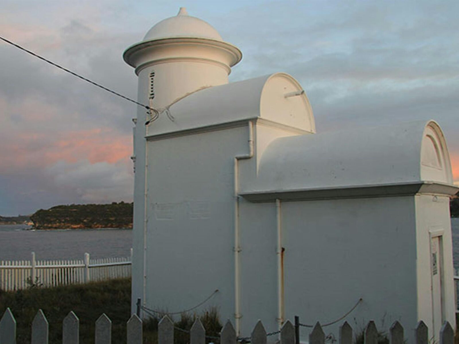 Grotto Point lighthouse at sunset overlooking Sydney Harbour. Photo: OEH/Natasha Webb