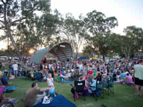 moama soundshell crowd