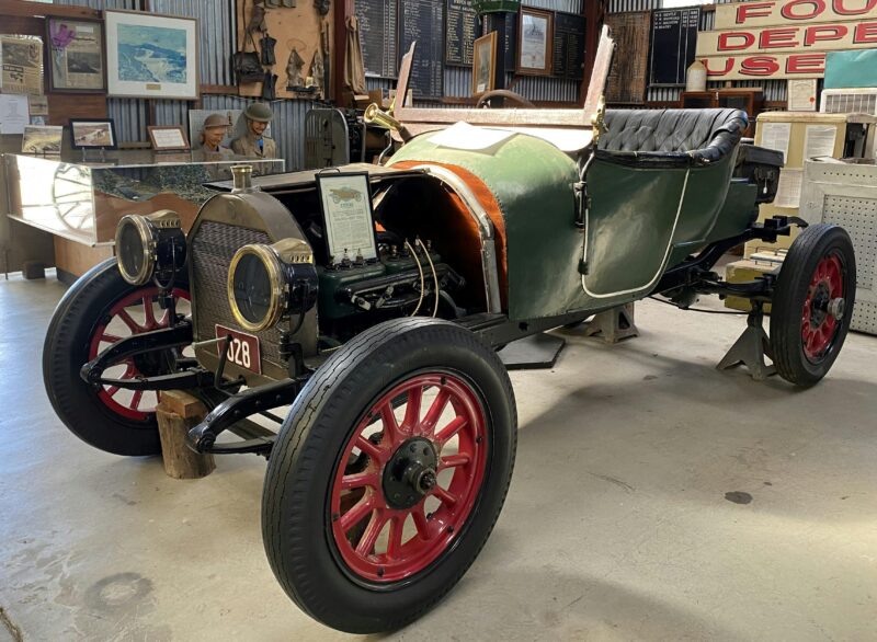 1912 Empire Car, 4 cylinder, crank start; known as "The little Aristocrat"art,