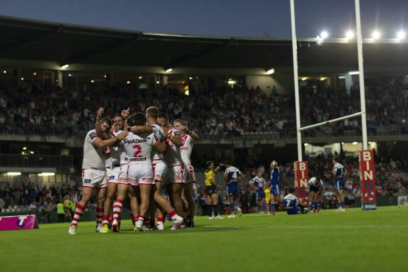 St George Illawarra Dragons players celebrating a try at Jubilee Stadium