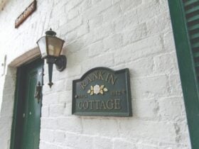 entry way sign