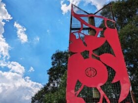 Set along the banks of the Pages River in Murrurundi, Turning the Pages is a sculptural installation