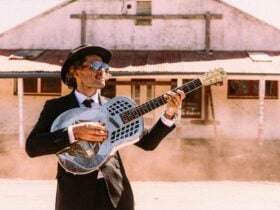 Ash Grunwald playing guitar