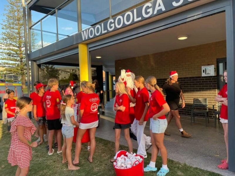 Nipper handing out lollies