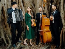 Estampa - four musicians stand next to each other