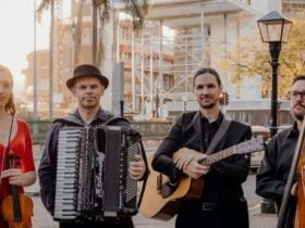 Estampa: Postcards - Melodies from Afar