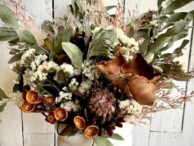 Dried flowers in a vase