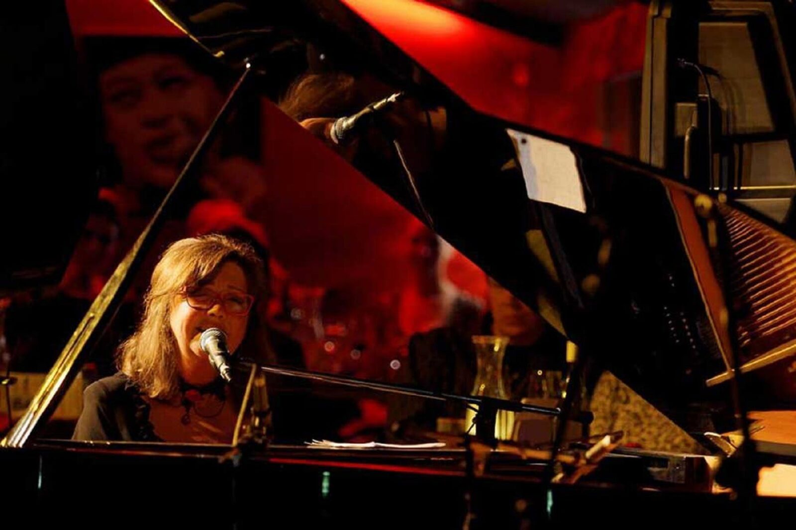 Lady performing on the piano for Jazz Club