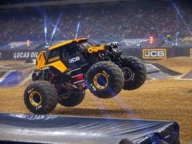 JCB DIGatron, Monster Jam truck in action