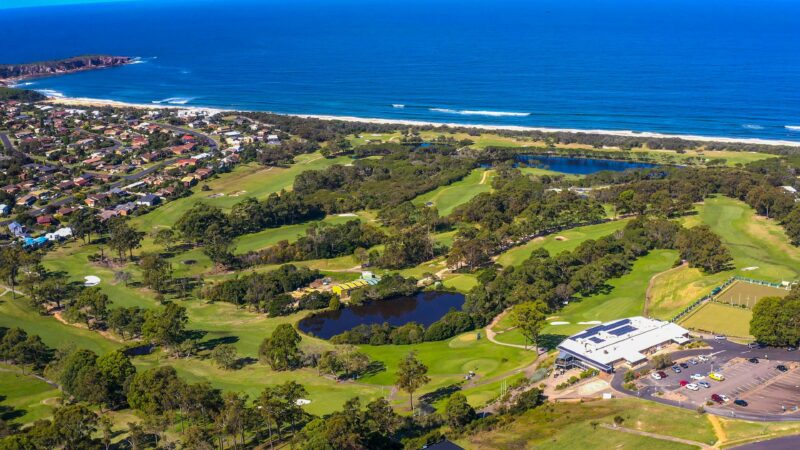 This shot shows the large Car Park, Golf Course, Bowling Greens and proximity to the ocean.