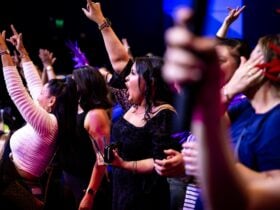 A crowd of ladies dance with their hands in the hand