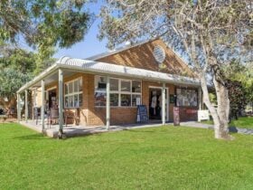 Red Rock Store - exterior